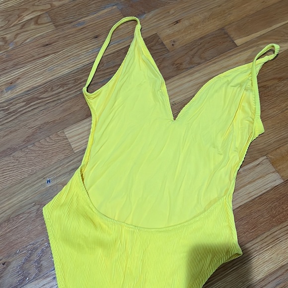 TOPSHOP low back one piece - Picture 2 of 3